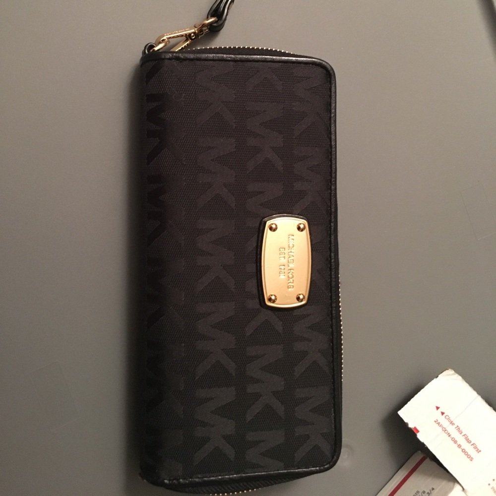 michael kors jet set continental wallet